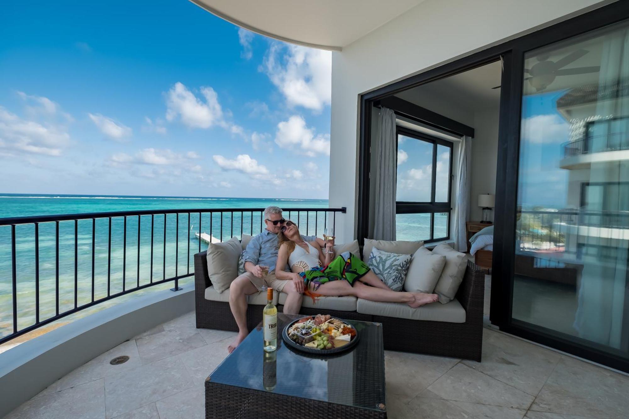 Diamante Beachfront Suites San Pedro  Kültér fotó